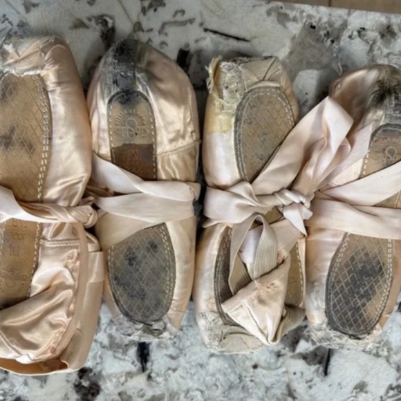 Used Ballet Pointe Shoes with Ribbons - Picture 1 of 1